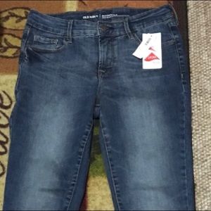 NWT Old Navy rockstar skinny jeans brand new!!